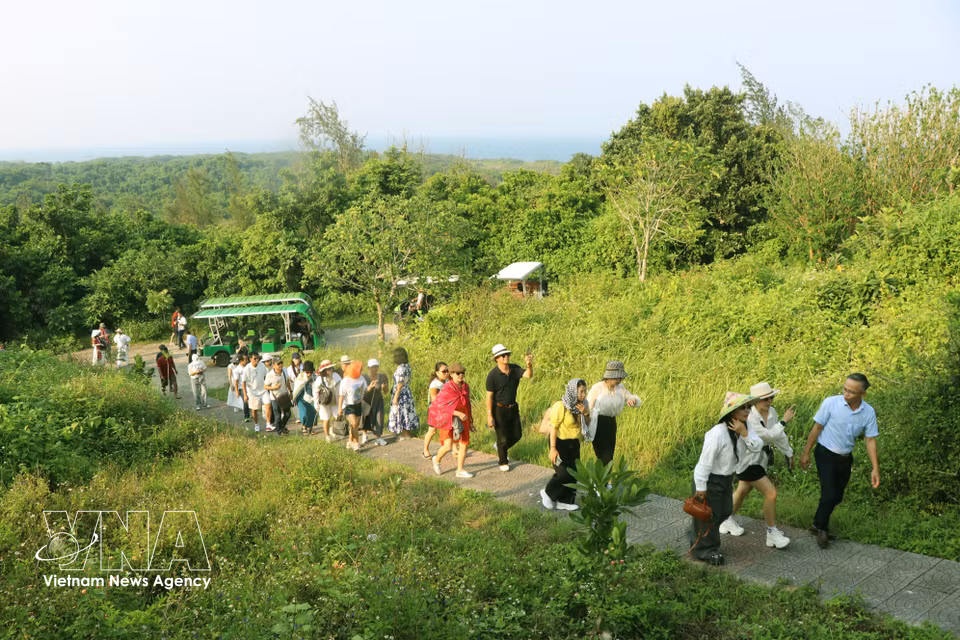 Pristine natural landscapes, combined with a rich and heroic history, are shaping Con Co into an increasingly attractive destination for visitors. (Photo: VNA)