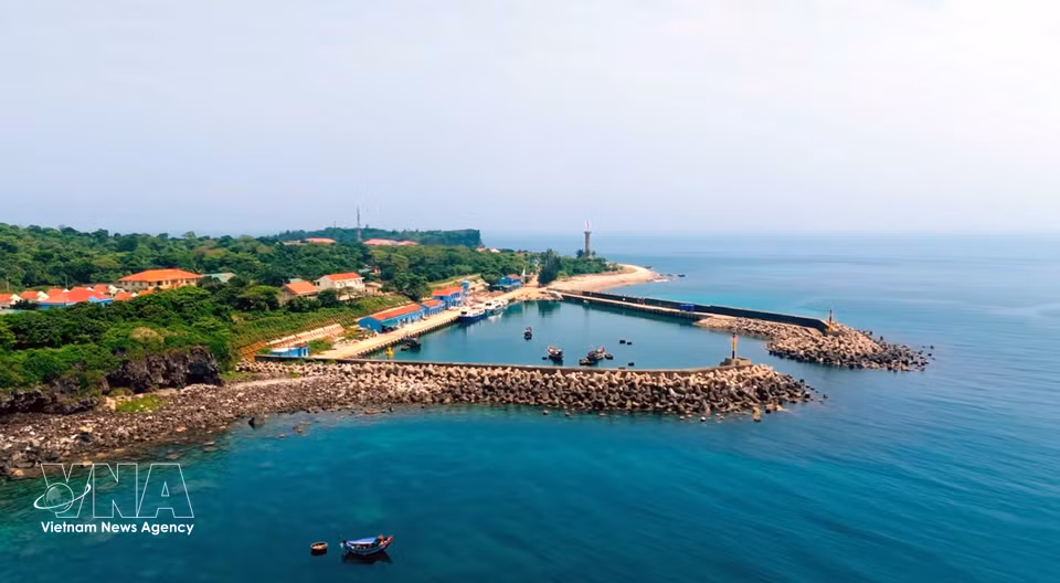 The island is positioning its tourism development around a “green – pristine – distinctive experience” model, carving out a unique identity on Vietnam’s maritime tourism map. (Photo: VNA)
