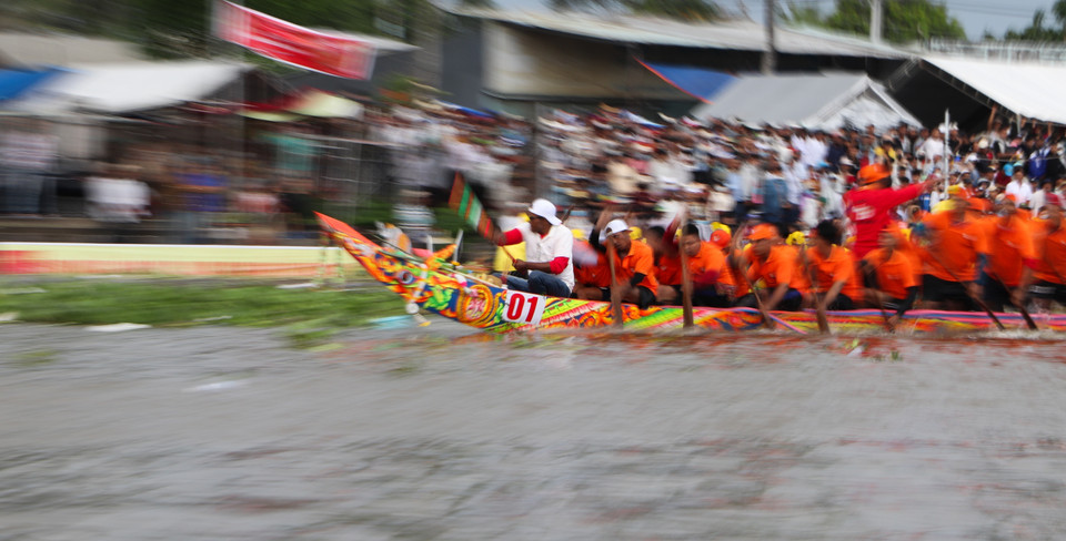 As a traditional sport, Ngo boat racing reflects the solidarity, resilience and skill of people in the riverine region. (Photo: VNA)