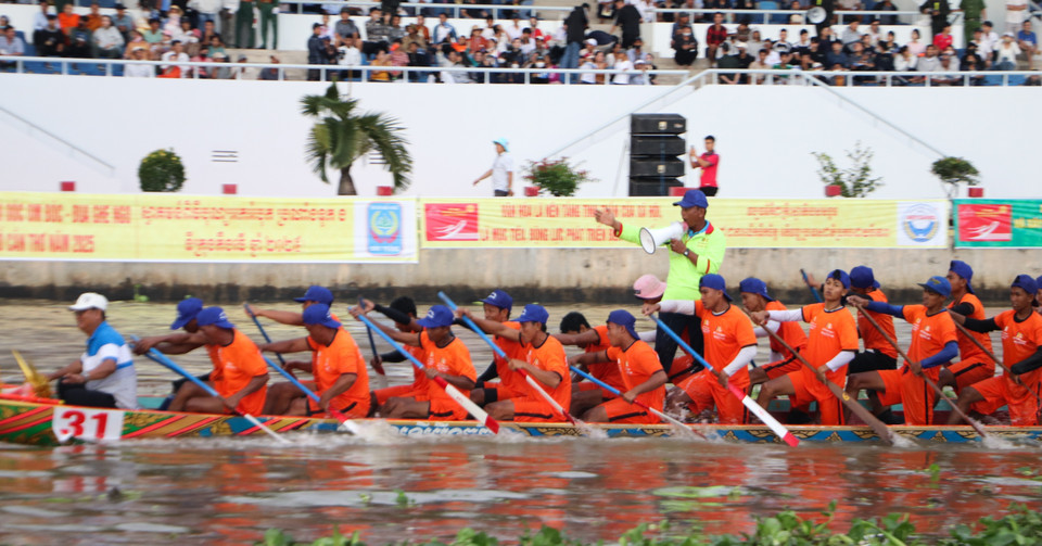 The races help promote the unique culture and the dynamic, friendly, and warm-hearted spirit of the Mekong Delta. (Photo: VNA)
