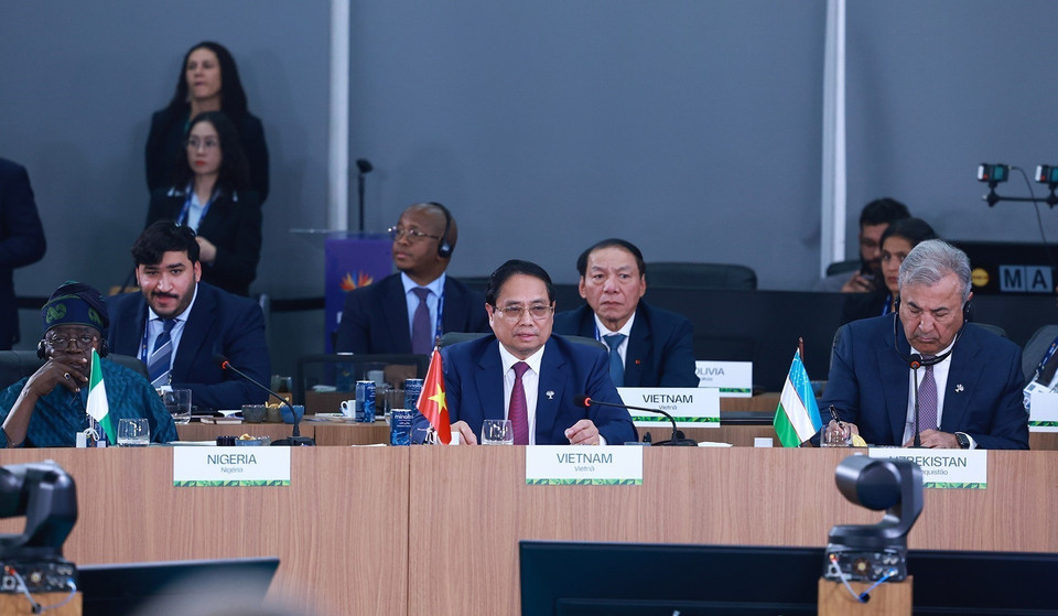 Prime Minister Pham Minh Chinh speaks at the high-level discussion session themed "Strengthening Multilateralism, Economic and Financial Issues, and Artificial Intelligence" during the expanded BRICS Summit 2025 in Rio de Janeiro. (Photo: VNA)