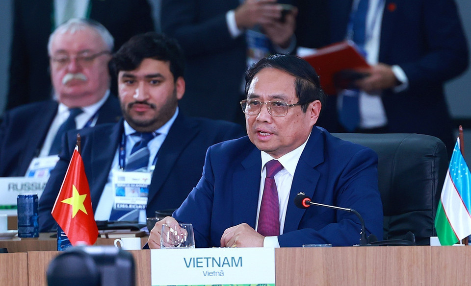 Prime Minister Pham Minh Chinh speaks at the high-level discussion session themed "Strengthening Multilateralism, Economic and Financial Issues, and Artificial Intelligence" during the expanded BRICS Summit 2025 in Rio de Janeiro. (Photo: VNA)