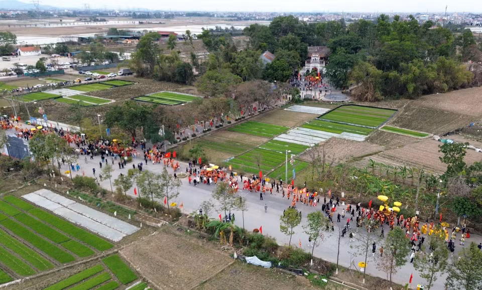 A panoramic view of the procession at Sai Temple. (Photo: VNA)