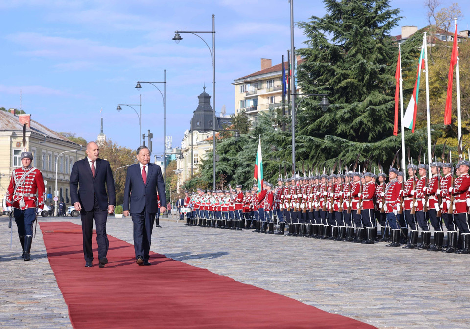 An overview of the welcoming ceremony for Party General Secretary To Lam and his spouse (Photo: VNA)