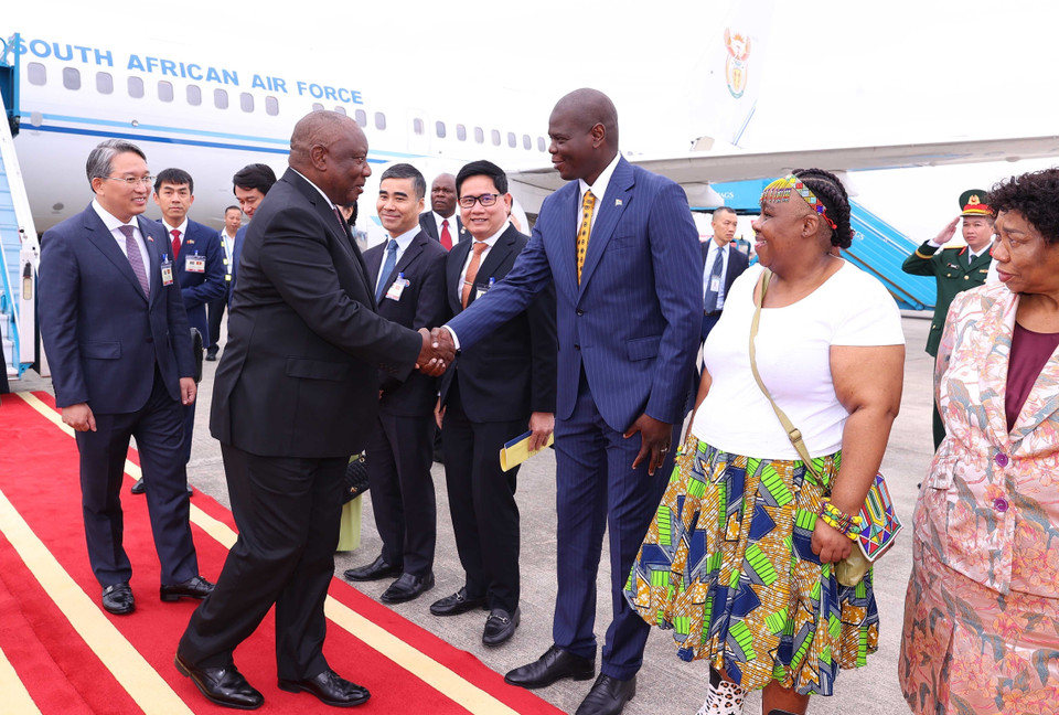 South African President Matamela Cyril Ramaphosa arrives in Hanoi, beginning his State visit to Vietnam. (Photo: VNA)