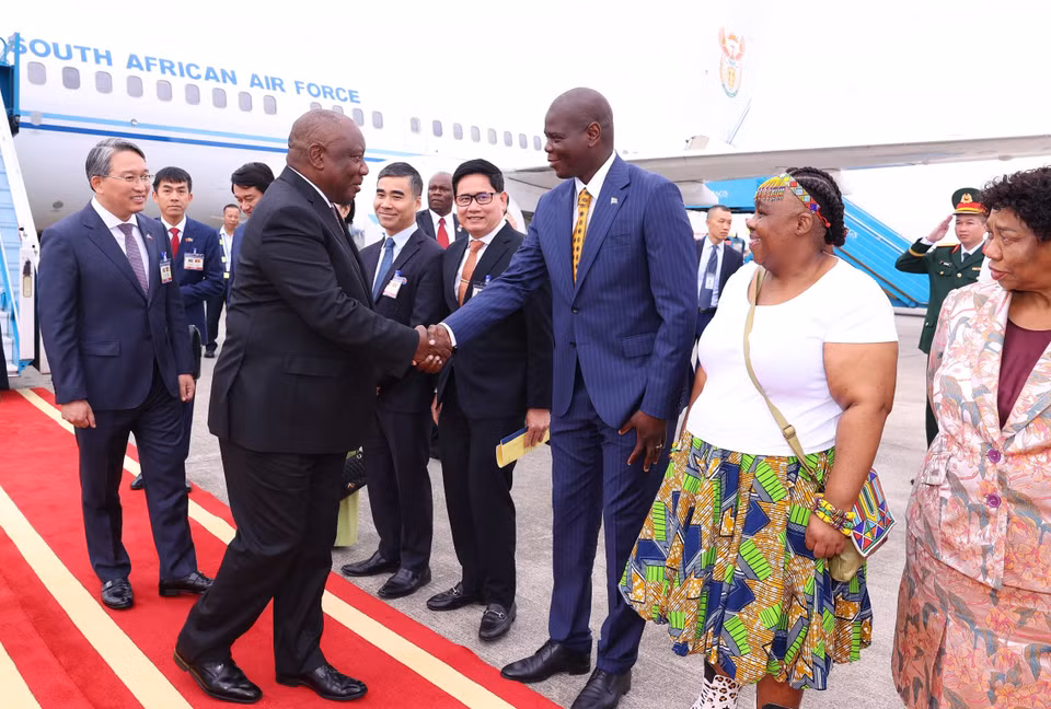 South African President Matamela Cyril Ramaphosa arrives in Hanoi, beginning his State visit to Vietnam. (Photo: VNA)