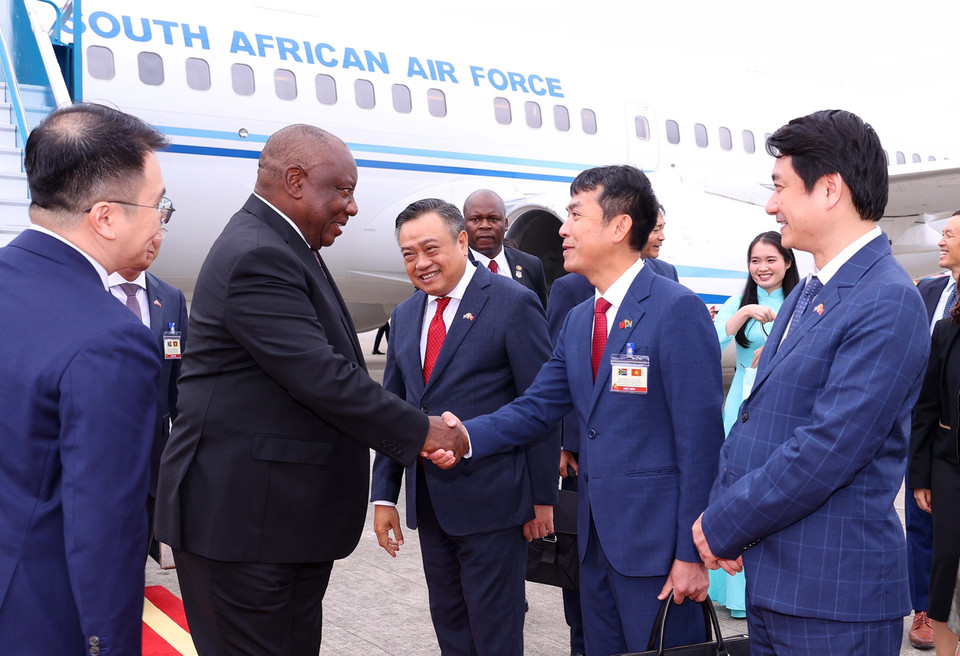 South African President Matamela Cyril Ramaphosa arrives in Hanoi, beginning his State visit to Vietnam. (Photo: VNA)