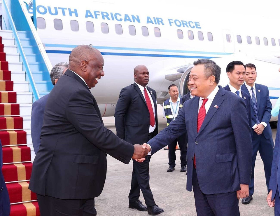 South African President Matamela Cyril Ramaphosa arrives in Hanoi, beginning his State visit to Vietnam. (Photo: VNA)