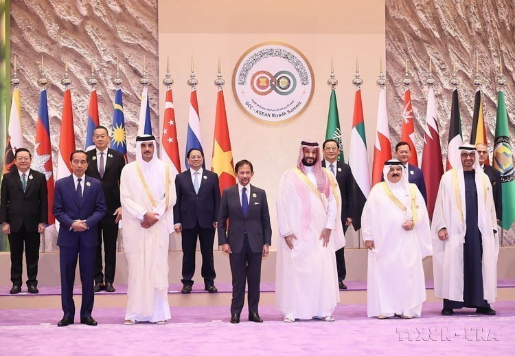 Prime Minister Pham Minh Chinh attends and speaks at the ASEAN–Gulf Cooperation Council (GCC) Summit (Riyadh, Saudi Arabia, October 20, 2023). (Photo: VNA)