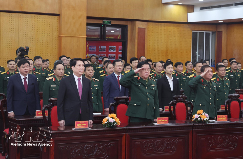 State President Luong Cuong and military voters attend the opening ceremony of the election at Polling Station No. 26 in Hoan Kiem ward, Hanoi. (Photo: VNA)