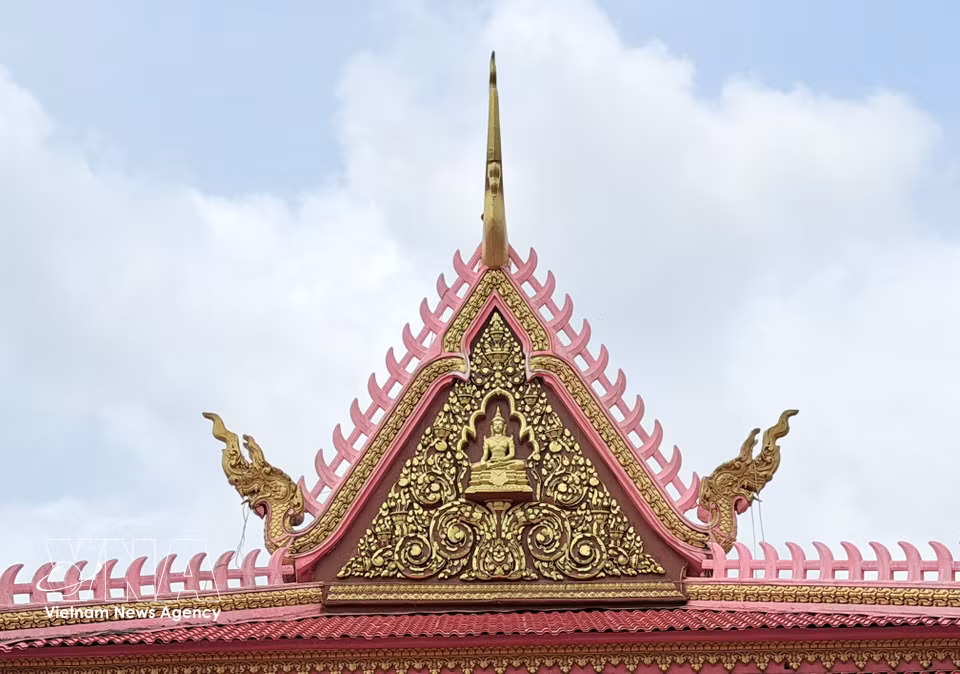 Decorative motifs of the mythical Krud bird and dragons on the roof symbolise strength and protection in Khmer culture. (Photo: VNA)