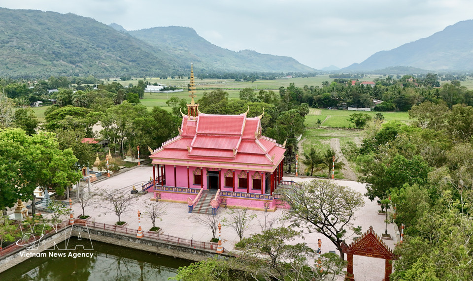 The pagoda’s pink hue stands out against the blue sky and the fields of An Giang’s Bay Nui region. (Photo: VNA)