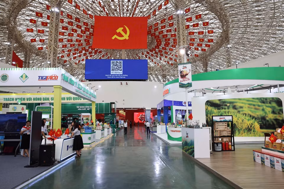 Display booths at the exhibition. (Photo: VNA)