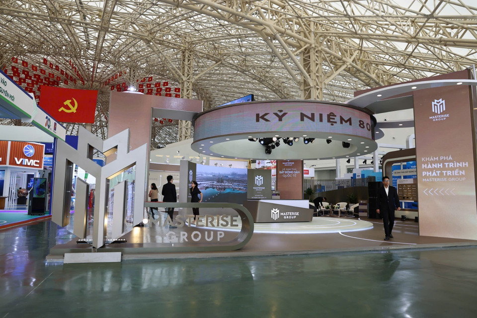 Display booths at the exhibition. (Photo: VNA)