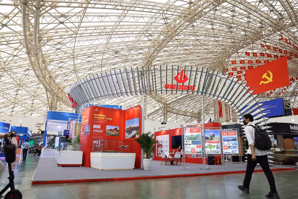 Display booths at the exhibition. (Photo: VNA)