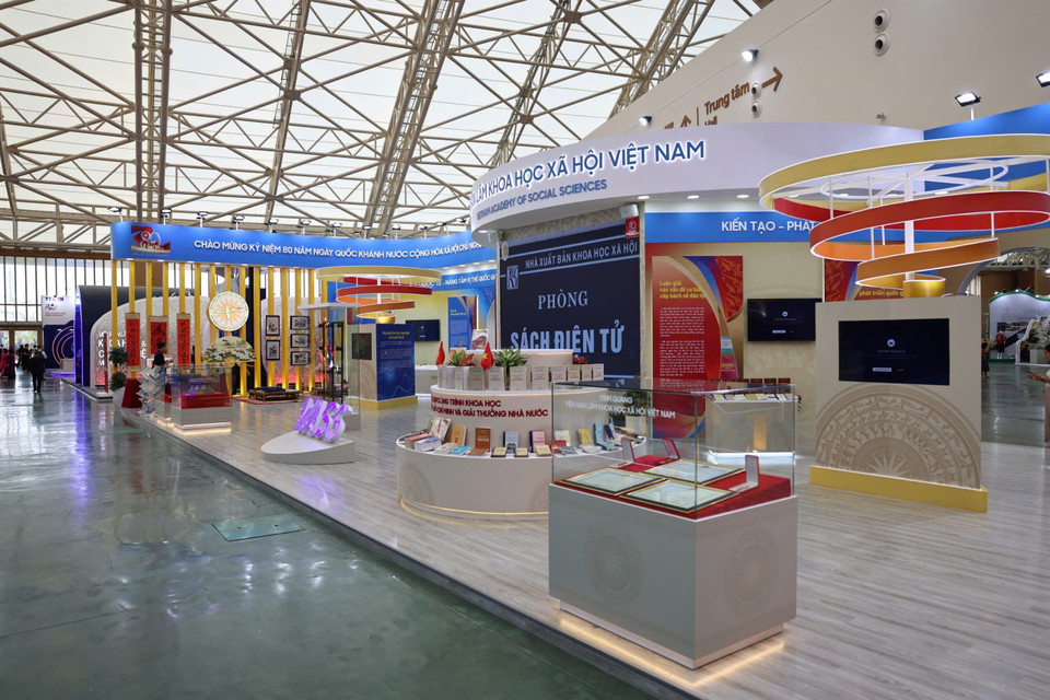 Vietnam Academy of Social Sciences booth at the exhibition. (Photo: VNA)