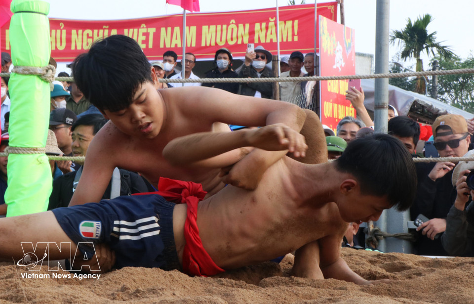 A distinctive feature of the festival is that anyone can take part in the competition, not only local residents. (Photo: VNA)