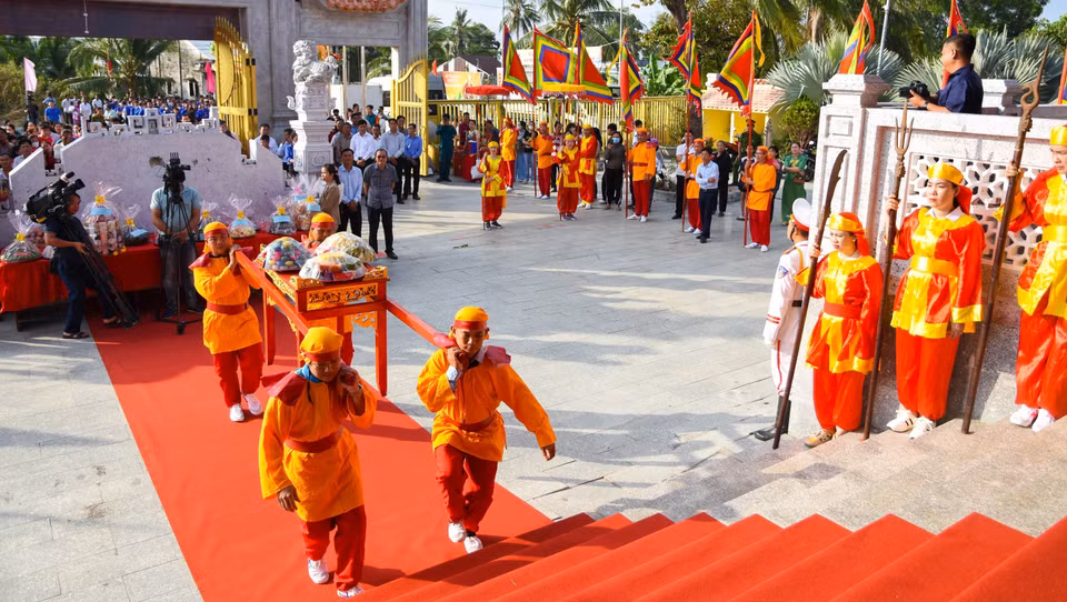 The Hung Kings' commemoration ceremony at the Hung Kings Temple in Giao Khau Hamlet, Tan Phu Commune, Thoi Binh District, Ca Mau Province, reflects the rich cultural heritage of the people in the southernmost region. (Photo: VNA)