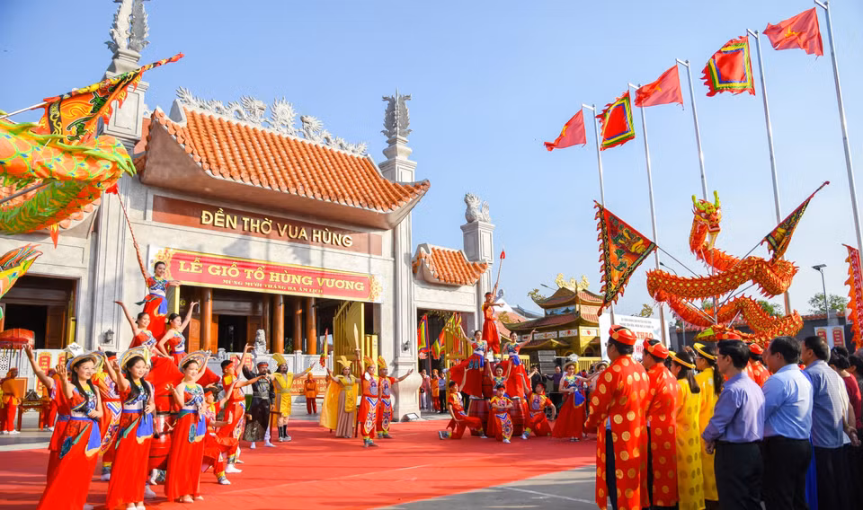 The Hung Kings' commemoration ceremony at the Hung Kings Temple in Giao Khau Hamlet, Tan Phu Commune, Thoi Binh District, Ca Mau Province (Photo: VNA)