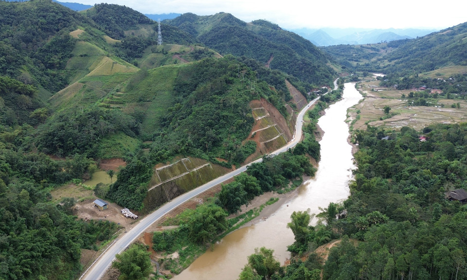 The project is a strategic infrastructure initiative designed to complete the transport network of the northwest region. (Photo: VNA)