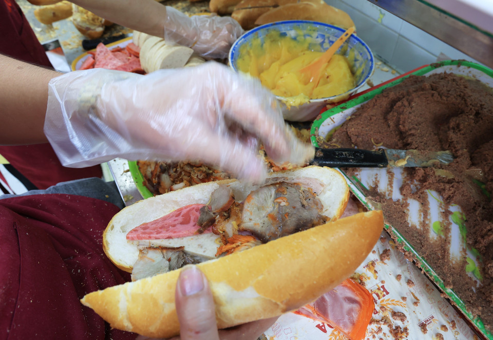 This is the second time this year that a Vietnamese street-food dish has been recognised by CNN. (Photo: VNA)