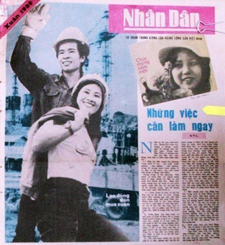 On May 25, 1987, Nhan Dan newspaper published an article titled “Things That Must Be Done Immediately” by Party General Secretary Nguyen Van Linh, which sparked significant public attention. Following this, many newspapers and broadcasters launched dedicated columns under the same theme, creating a fresh momentum in journalism and promoting the fight against negative phenomena, conservatism and stagnation while encouraging new and progressive elements. (Photo: VNA)