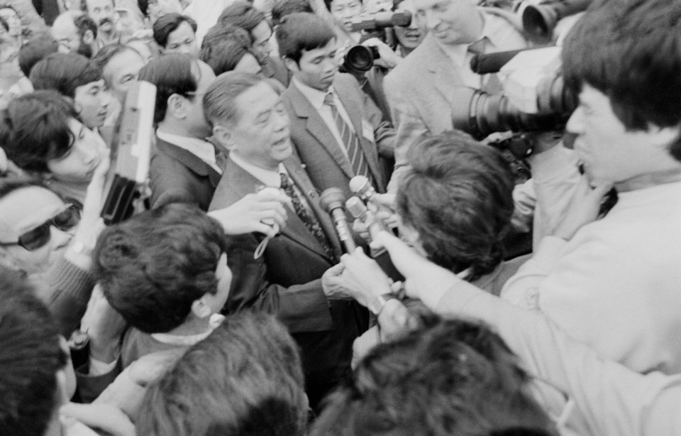 Party General Secretary Nguyen Van Linh speaks to the press about the Party’s renewal policy after the closing of the 6th National Party Congress (December 1986). (Photo: VNA)