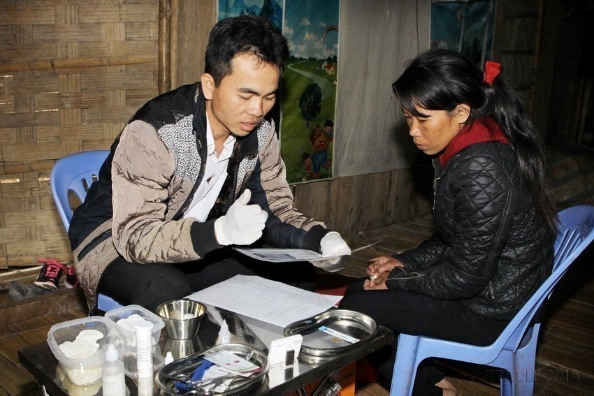 Mobile HIV testing services offered free of charge to high-risk groups in mountainous villages of Thanh Hoa province. (Photo: VNA)