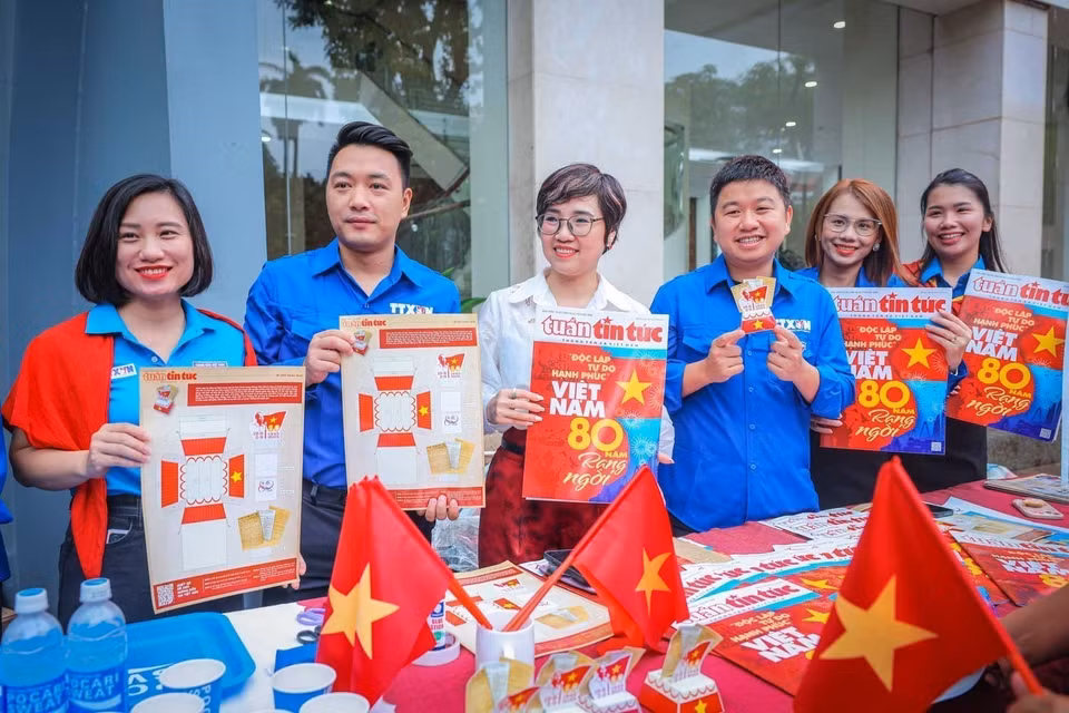 Tin Tuc Newspaper (VNA) introduces a special edition to mark the 80th National Day. (Photo: VNA)