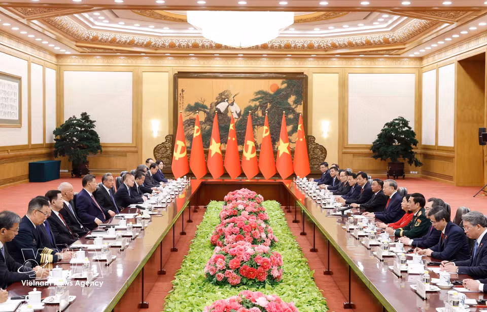 General Secretary and State President To Lam holds talks with General Secretary and President of China Xi Jinping. (Photo: VNA)