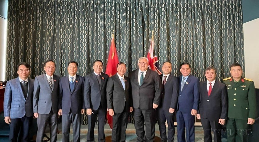 New Zealand House Speaker Gerry Brownlee (fifth from right) receives a delegation of Vietnam’s National Assembly Committee for National Defence, Security and External Relations on working visit to New Zealand, August 21–23, 2025. (Photo: VNA)