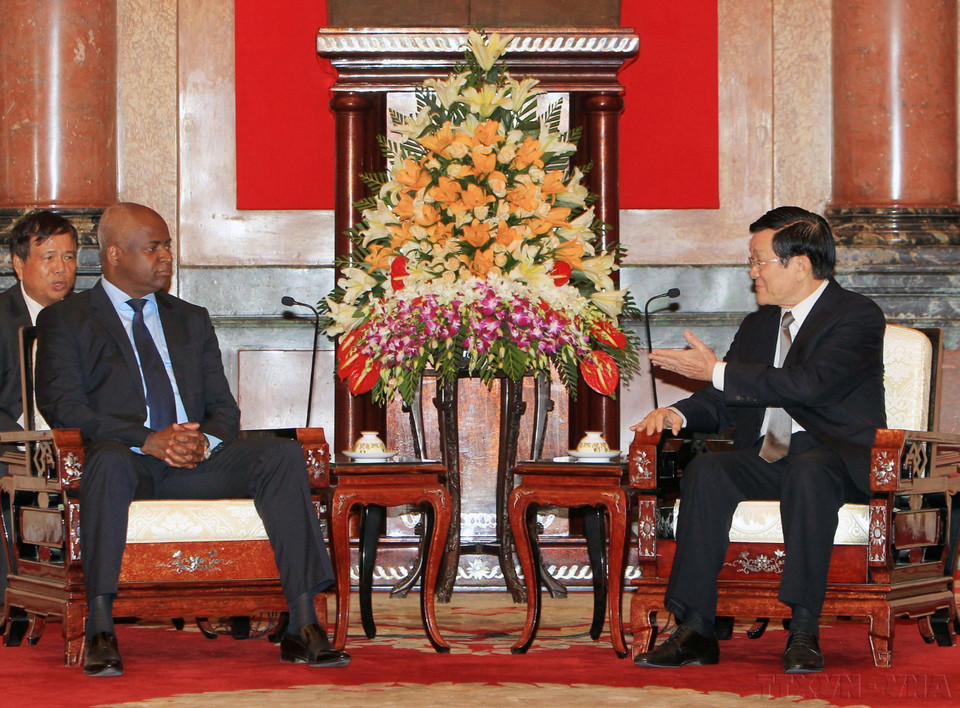 State President Truong Tan Sang receives Angola’s Minister of Interior Angelo de Barros V. Tavares (Hanoi, October 21, 2014). (Photo: VNA)