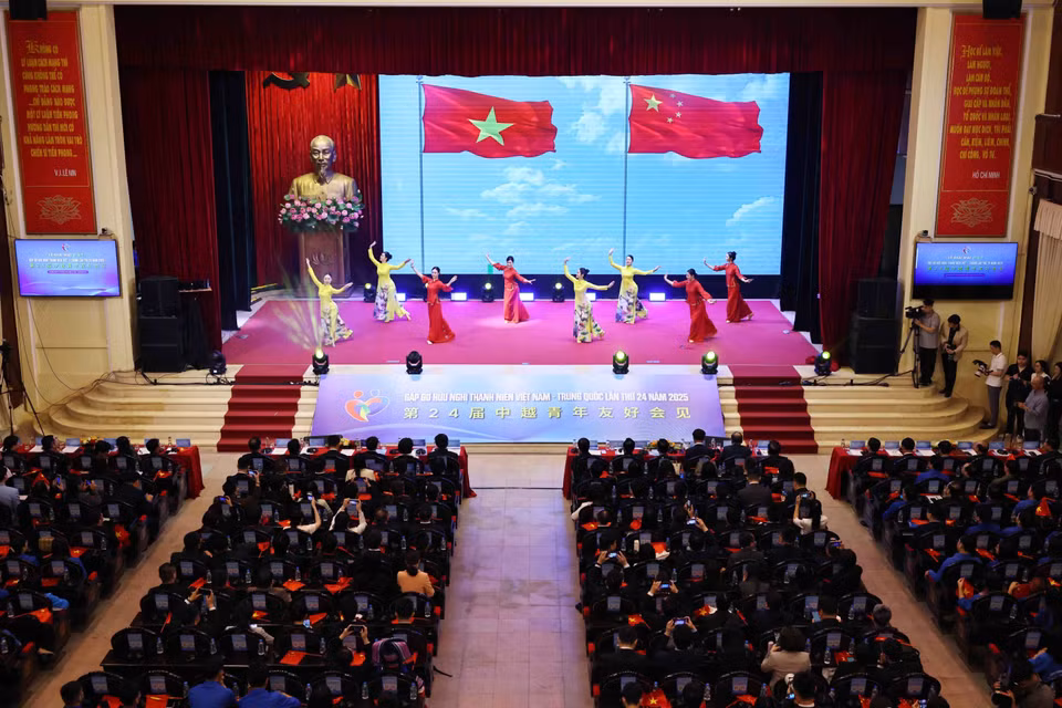 The opening ceremony of the 24th Vietnam-China youth friendship meeting is held in Hanoi on the morning of April 14. (Photo: VNA)
