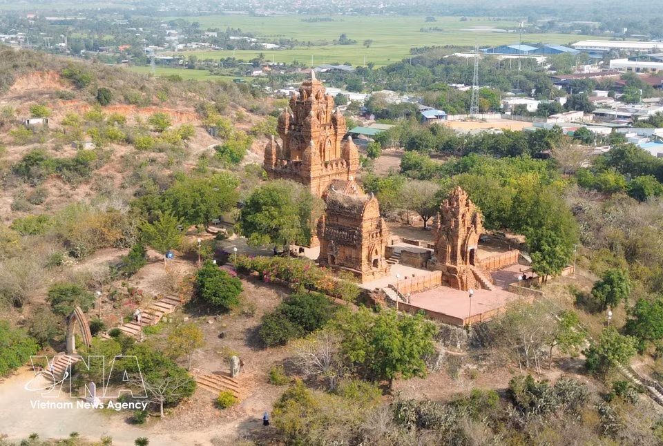 The Po Klong Garai Tower complex stands on Trau Hill in Do Vinh ward, Khanh Hoa. (Photo: VNA)