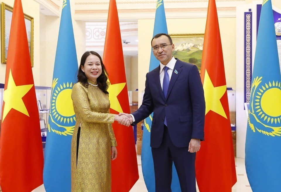 Vice President Vo Thi Anh Xuan meets with Kazakh Senate Chairman Maulen Ashimbayev during the 6th summit of the Conference on Interaction and Confidence-Building Measures in Asia (CICA) (Astana, October 12, 2022). (Photo: VNA)