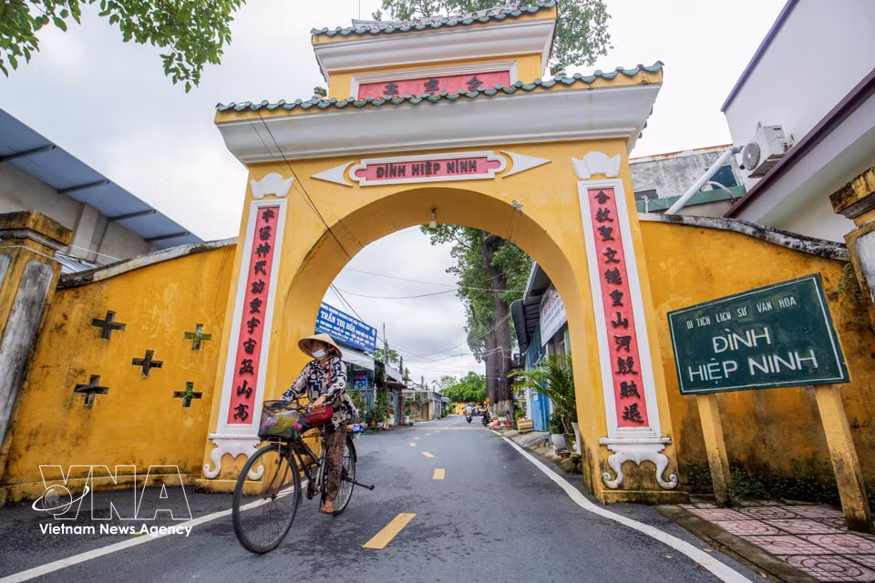 The traditional side gate of Hiep Ninh Communal House leads visitors into the grounds of the century-old heritage site in Tan Ninh Ward, Tay Ninh Province. (Photo: Giang Phuong/VNA)