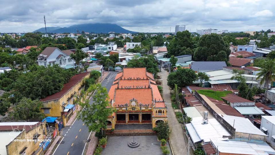 Hiep Ninh Communal House, built in the late 19th century, is closely associated with the pioneering efforts to reclaim land, establish villages and lay the foundations of the Tay Ninh community. (Photo: Giang Phuong/VNA)