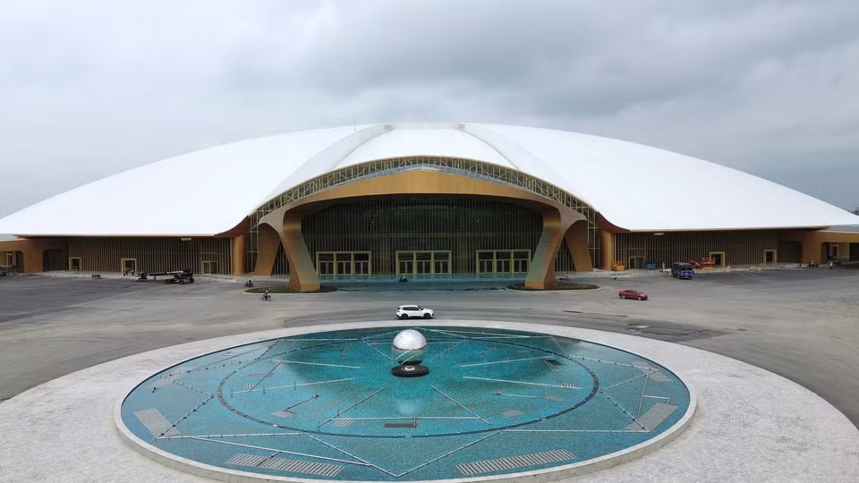 The musical fountain in front of the Kim Quy Exhibition Hall will be lit up at night. (Photo: VNA)