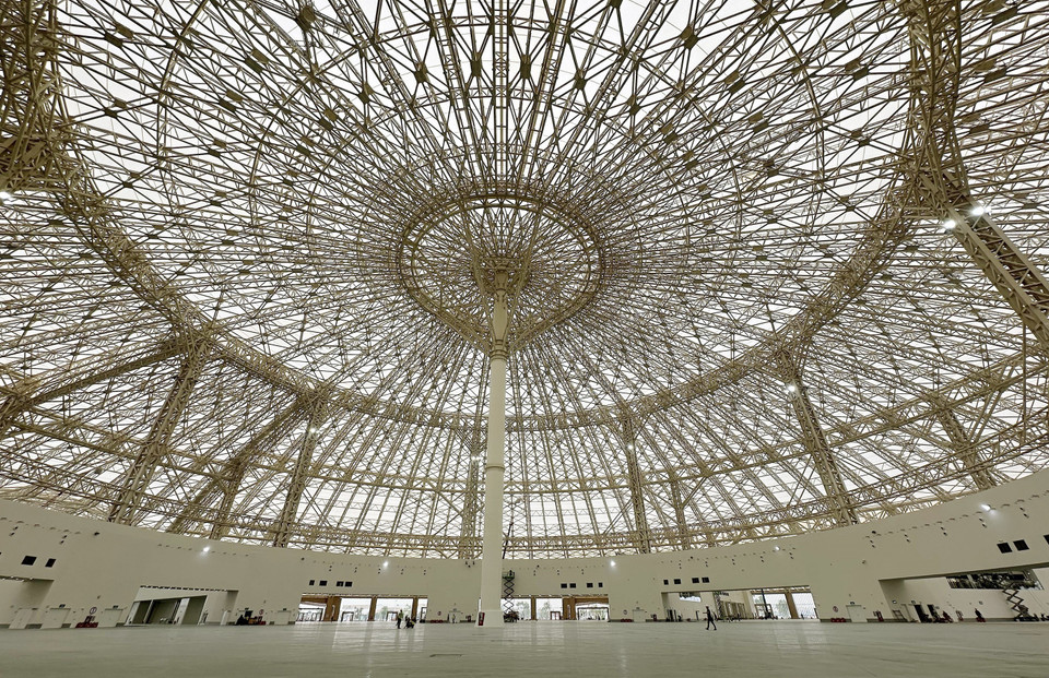 The dome of Kim Quy Exhibition Hall features a striking steel structure weighing 24,000 tonnes. (Photo: VNA)