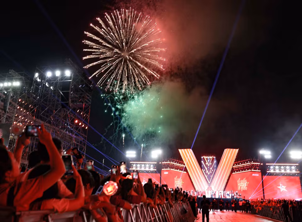 Fireworks close the ‘Fatherland in Our Hearts’ political–artistic programme. (Photo: VNA)