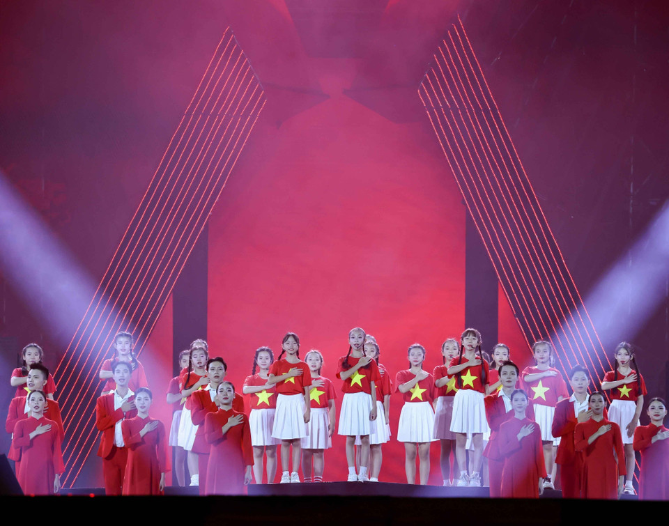 The programme presents a musical journey across three generations—from heroic melodies tied to national history, to songs portraying aspirations for renewal, to youthful, modern compositions reflecting today’s Vietnamese spirit. (Photo: VNA)