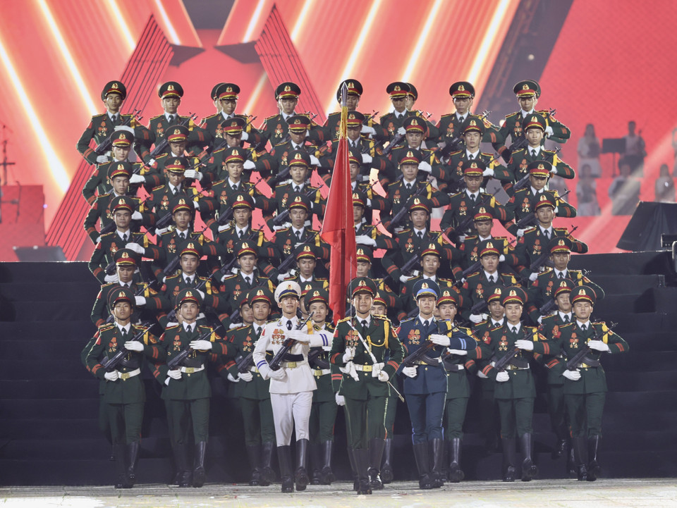 Sixty-eight cadets who represented the Vietnam People’s Army in the Victory Day parade at Red Square in Moscow, energise the programme. (Photo: VNA)