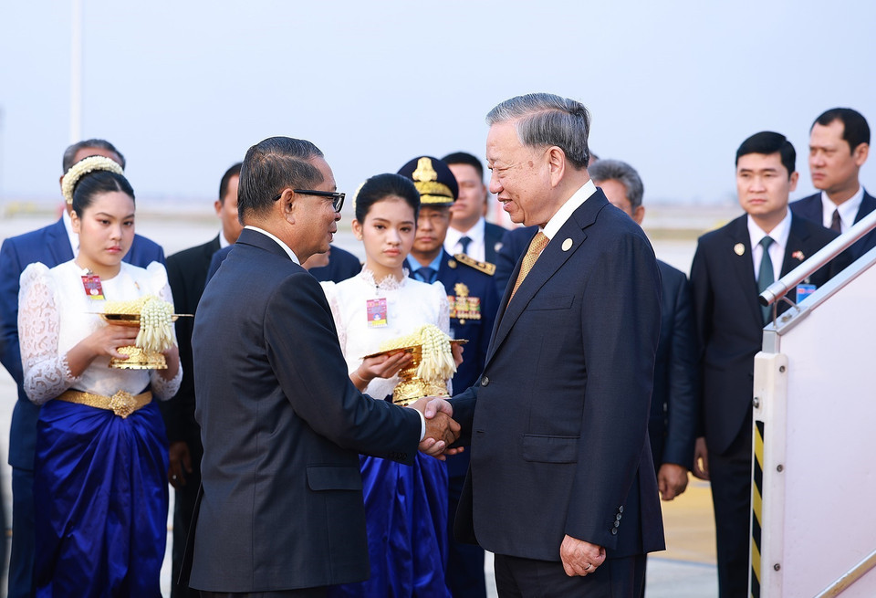 The welcome ceremony for General Secretary To Lam at Techo International Airport. (Photo: VNA)
