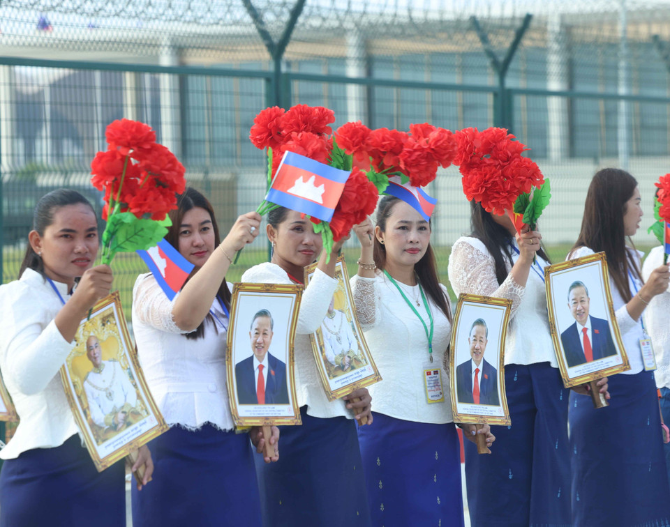 The welcome ceremony for General Secretary To Lam at Techo International Airport. (Photo: VNA)
