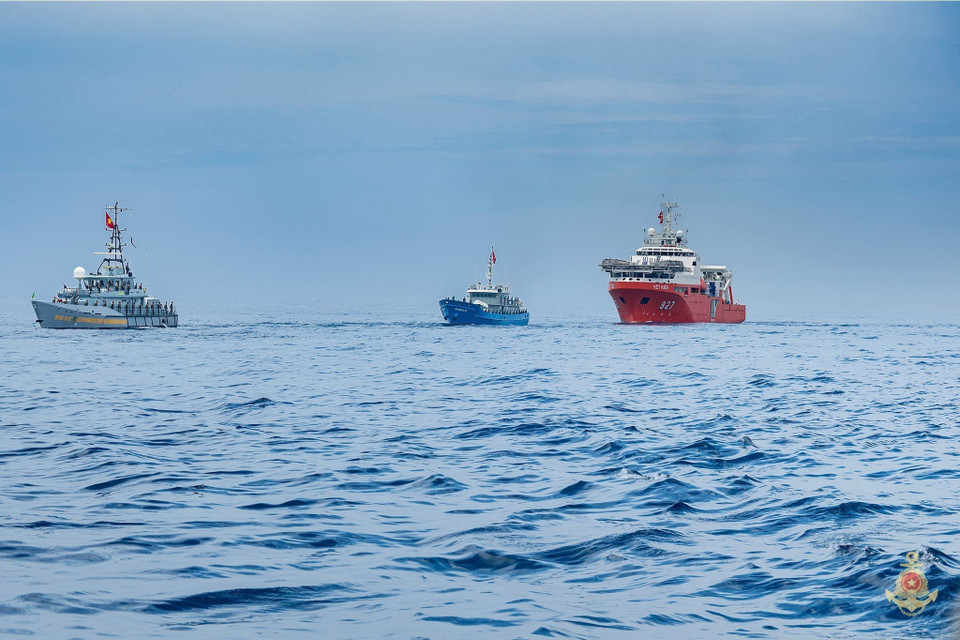 Multi-purpose rescue vessel and support ships join the naval parade. (Photo: Vietnam People’s Navy/VNA)