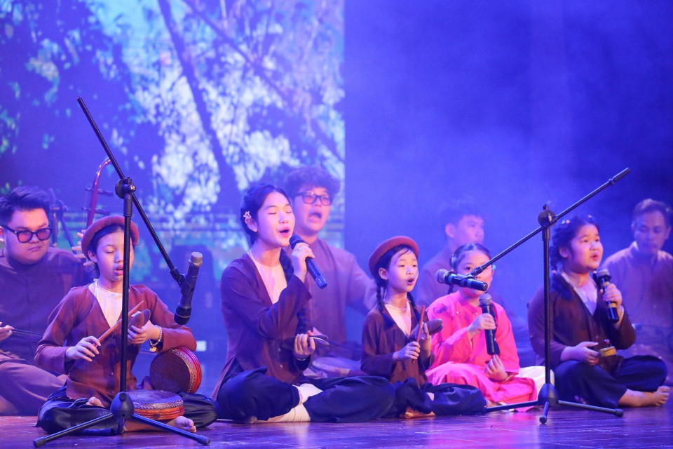 The UNESCO Hanoi Traditional Arts Centre and Tre Xanh Band present the Xam song “Tre Viet Nam”. (Photo: VNA)