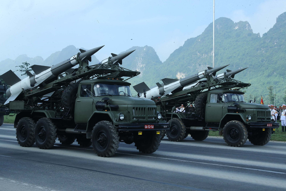 Air defence missiles featured in the rehearsal. (Photo: VNA)