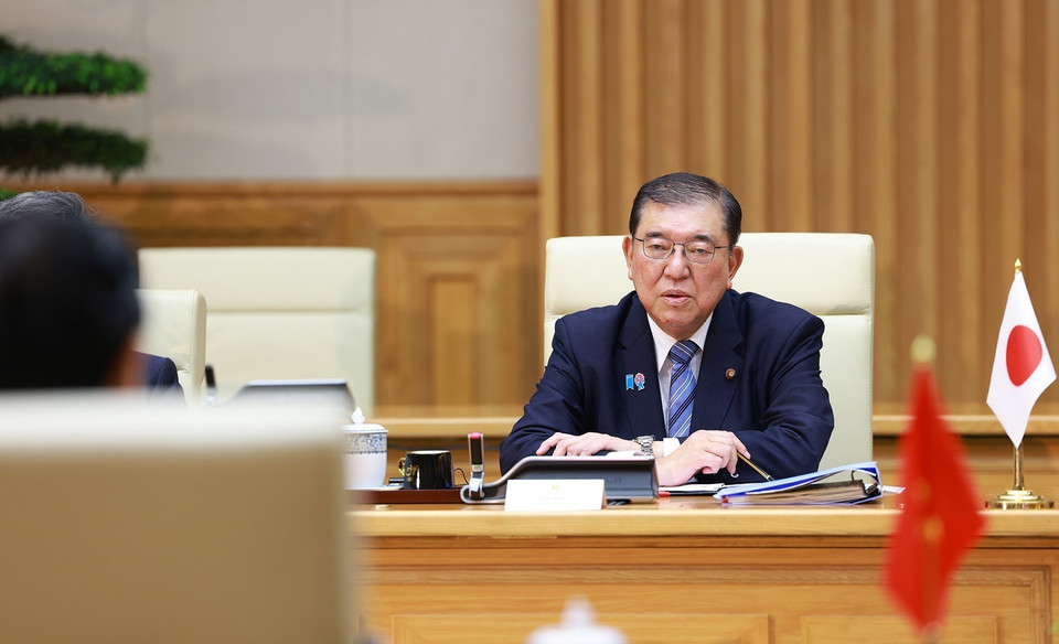 Japanese Prime Minister Ishiba Shigeru speaks during talks with Prime Minister Pham Minh Chinh. (Photo: VNA)