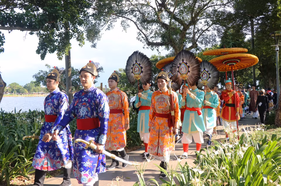 The parade promoting traditional attire is a highlight of the 2025 Hue Community Ao Dai Week. (Photo: VNA)