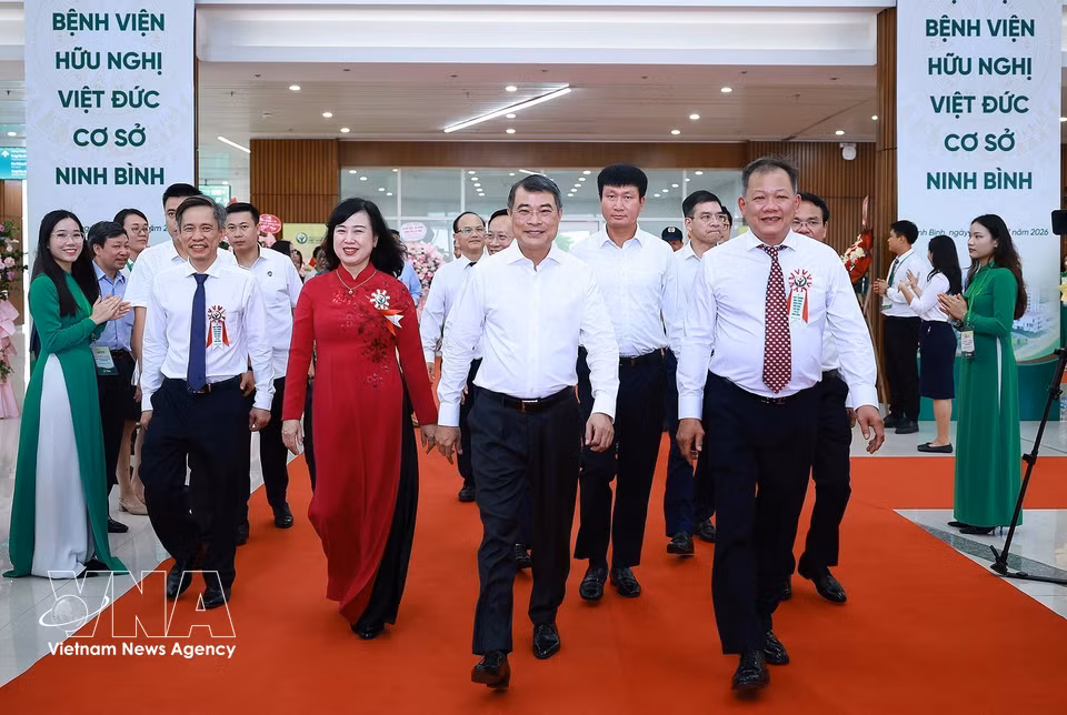 Prime Minister Le Minh Hung attends the inauguration ceremony of the Ninh Binh branch of Viet Duc Friendship Hospital in Liem Tuyen Ward, Ninh Binh Province. (Photo: Duong Giang – VNA)